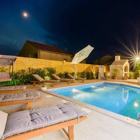 My Dalmatia - Penthouse With Shared Pool Apartment Zadar