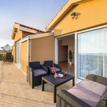 Апартаменты My Dalmatia - Penthouse With Shared Pool Задар