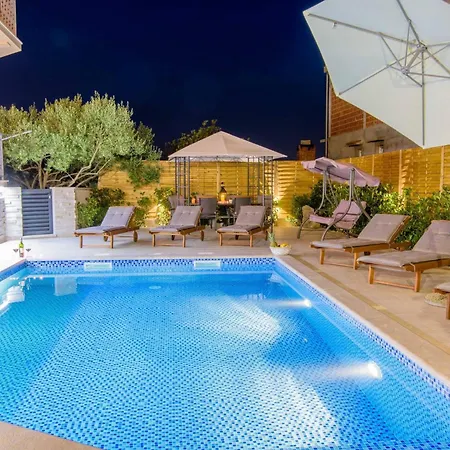 My Dalmatia - Penthouse With Shared Pool Apartment *