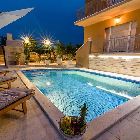 My Dalmatia - Penthouse With Shared Pool Zadar