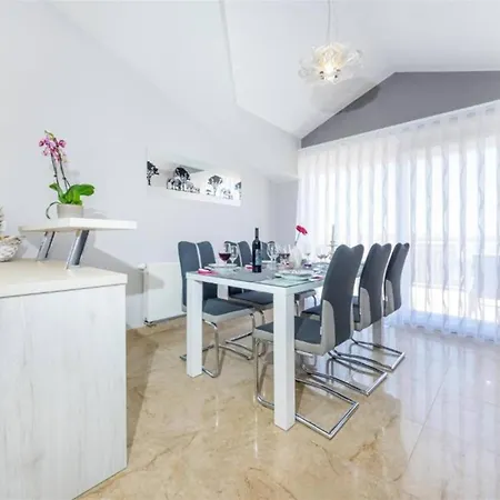 My Dalmatia - Penthouse With Shared Pool Zadar