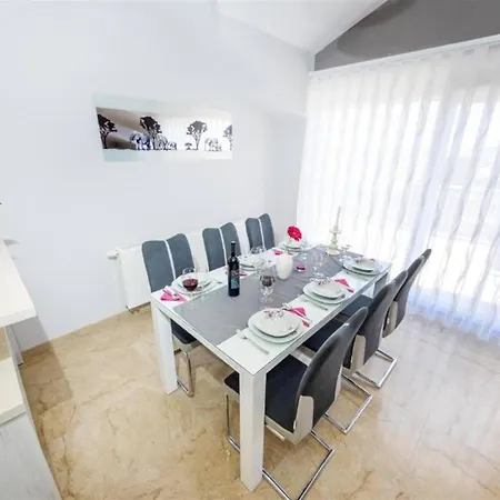 My Dalmatia - Penthouse With Shared Pool Apartment *