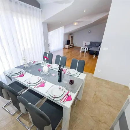 My Dalmatia - Penthouse With Shared Pool Apartment Zadar