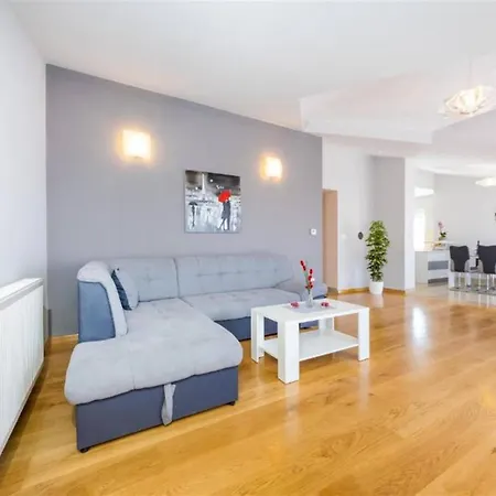 My Dalmatia - Penthouse With Shared Pool