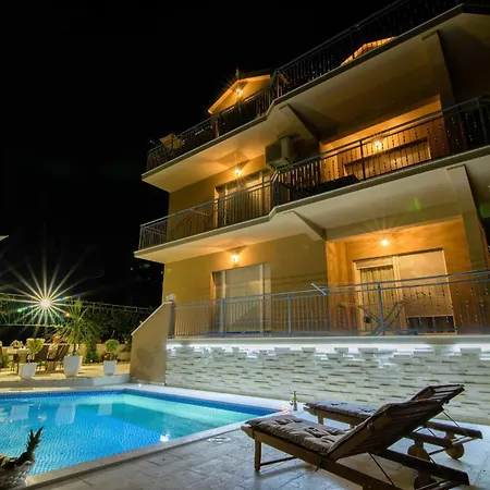 My Dalmatia - Penthouse With Shared Pool Apartment