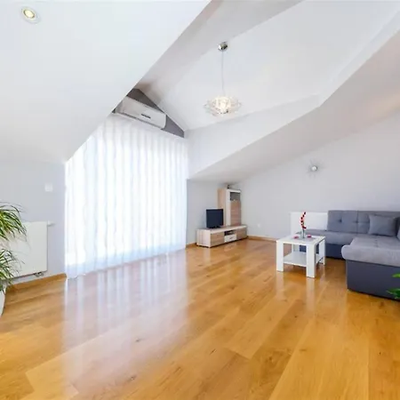 My Dalmatia - Penthouse With Shared Pool Апартаменты Задар