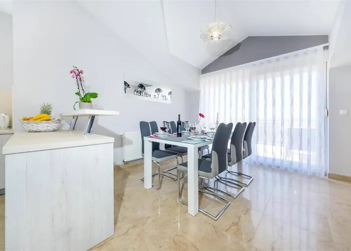 My Dalmatia - Penthouse With Shared Pool 扎达尔