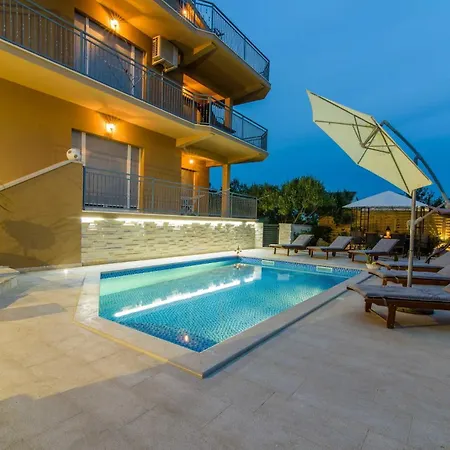 My Dalmatia - Penthouse With Shared Pool