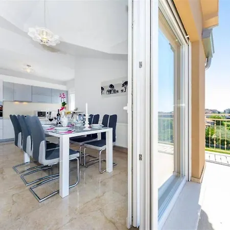 My Dalmatia - Penthouse With Shared Pool * Zadar