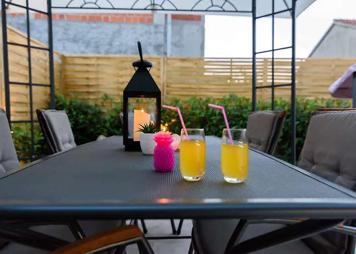 My Dalmatia - Penthouse With Shared Pool Apartman Zára