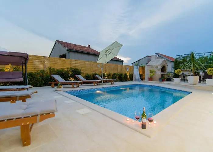 My Dalmatia - Penthouse With Shared Pool דירה *