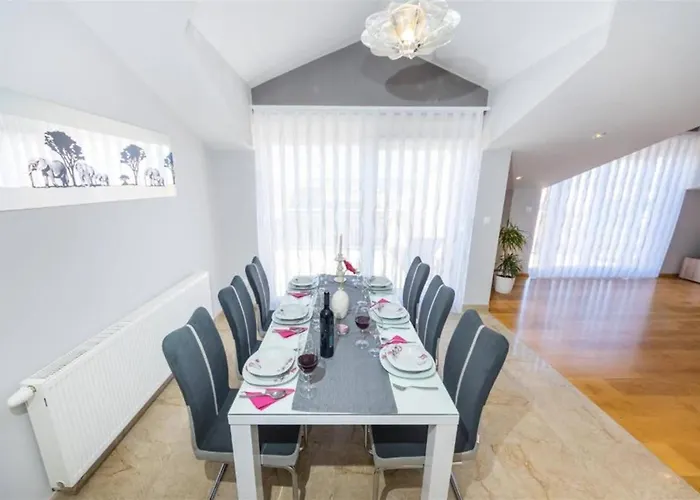 My Dalmatia - Penthouse With Shared Pool