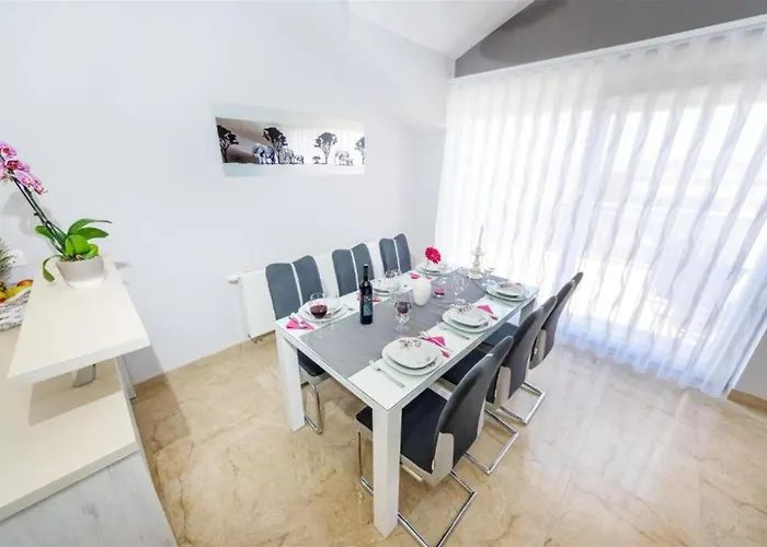 My Dalmatia - Penthouse With Shared Pool דירה *