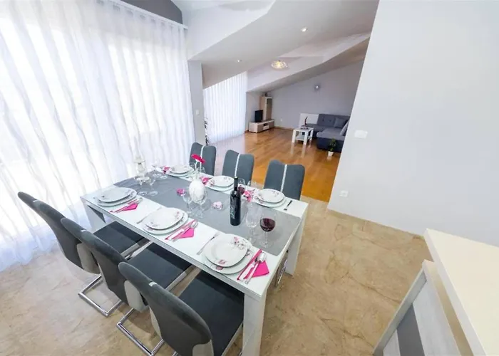 My Dalmatia - Penthouse With Shared Pool דירה זאדאר