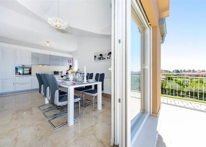 My Dalmatia - Penthouse With Shared Pool * Zára