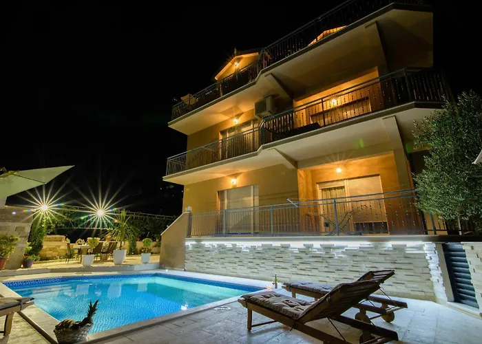 My Dalmatia - Penthouse With Shared Pool דירה