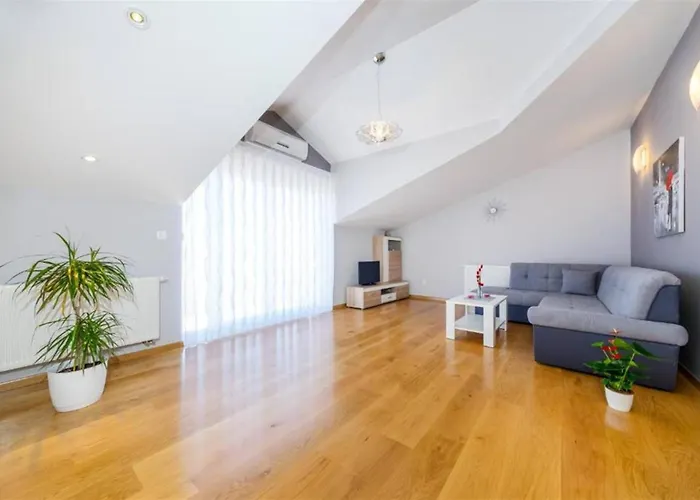 My Dalmatia - Penthouse With Shared Pool דירה זאדאר